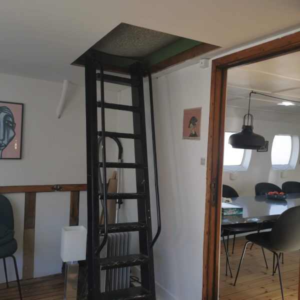 Renovering af husbåd på Chr. Havn